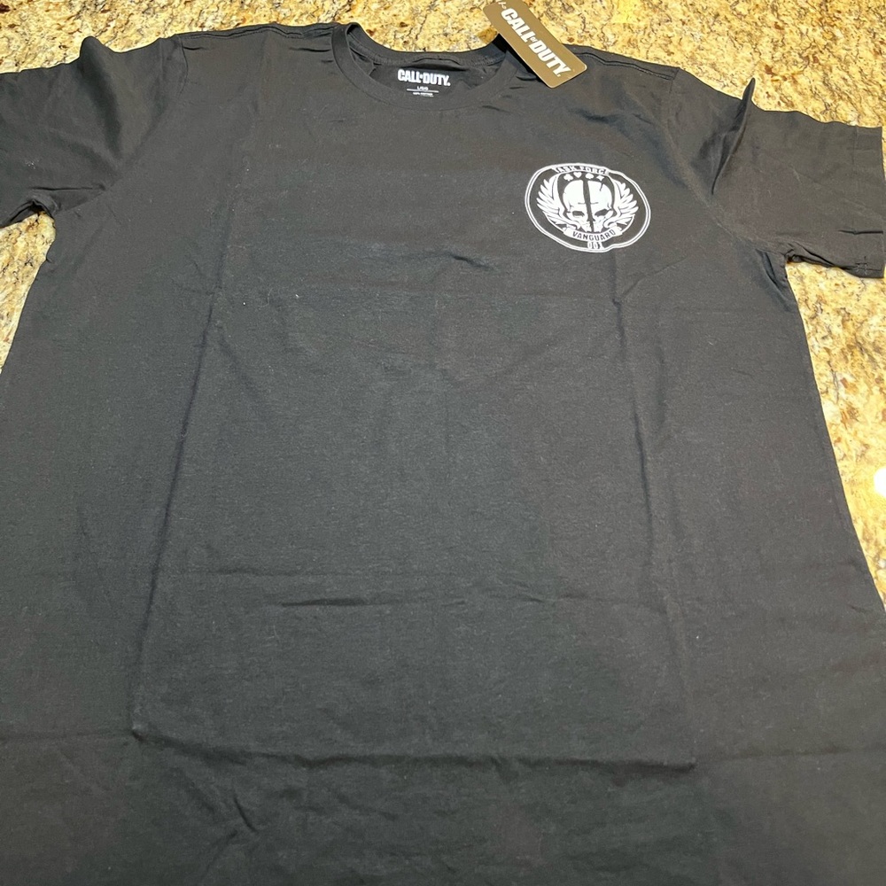 Call of duty Activision Black T-Shirt for Men size large dc New with tags